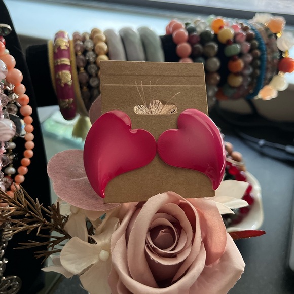 Jewelry - 80’s Pink Heart Earrings